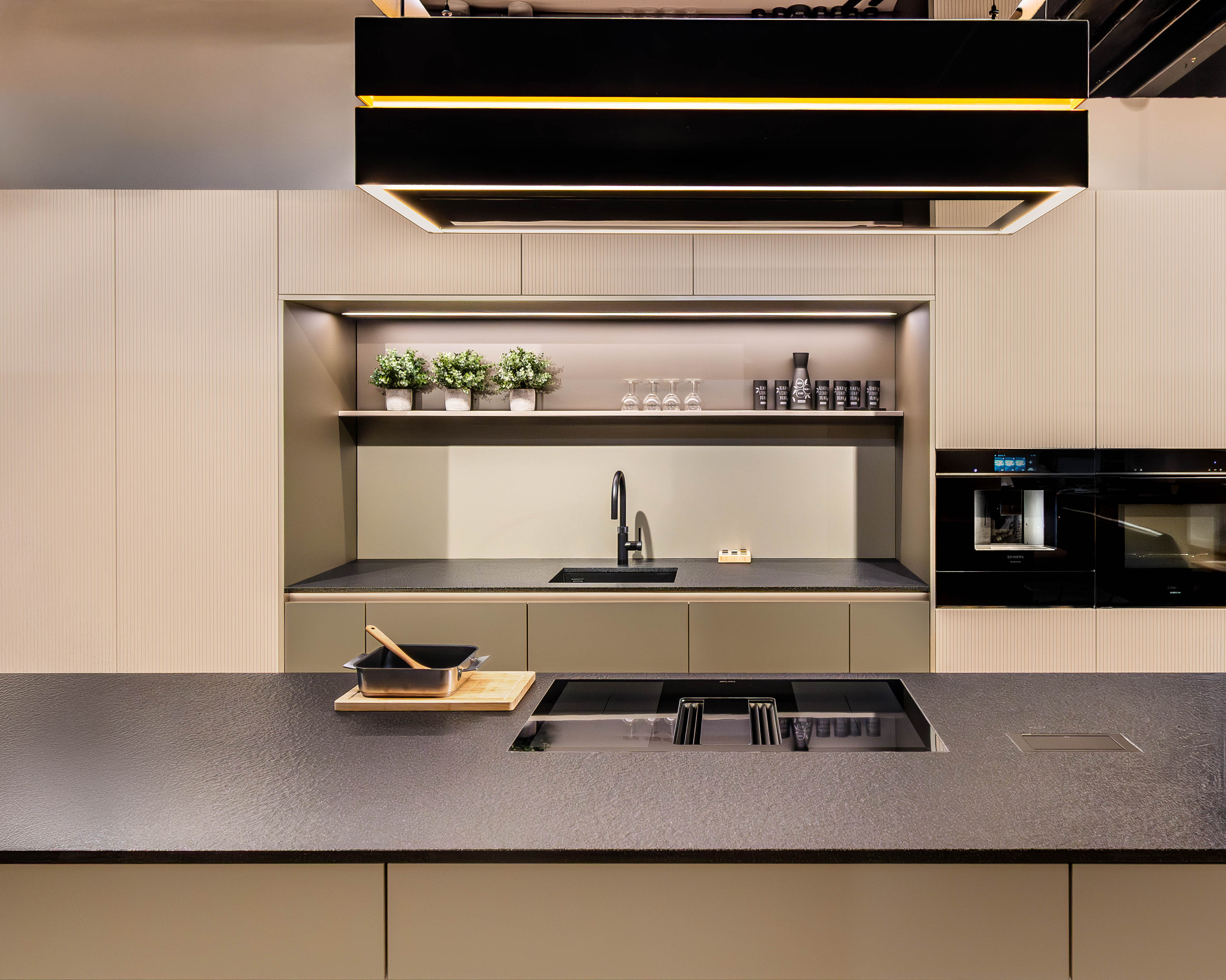 silberne Küchenzeile