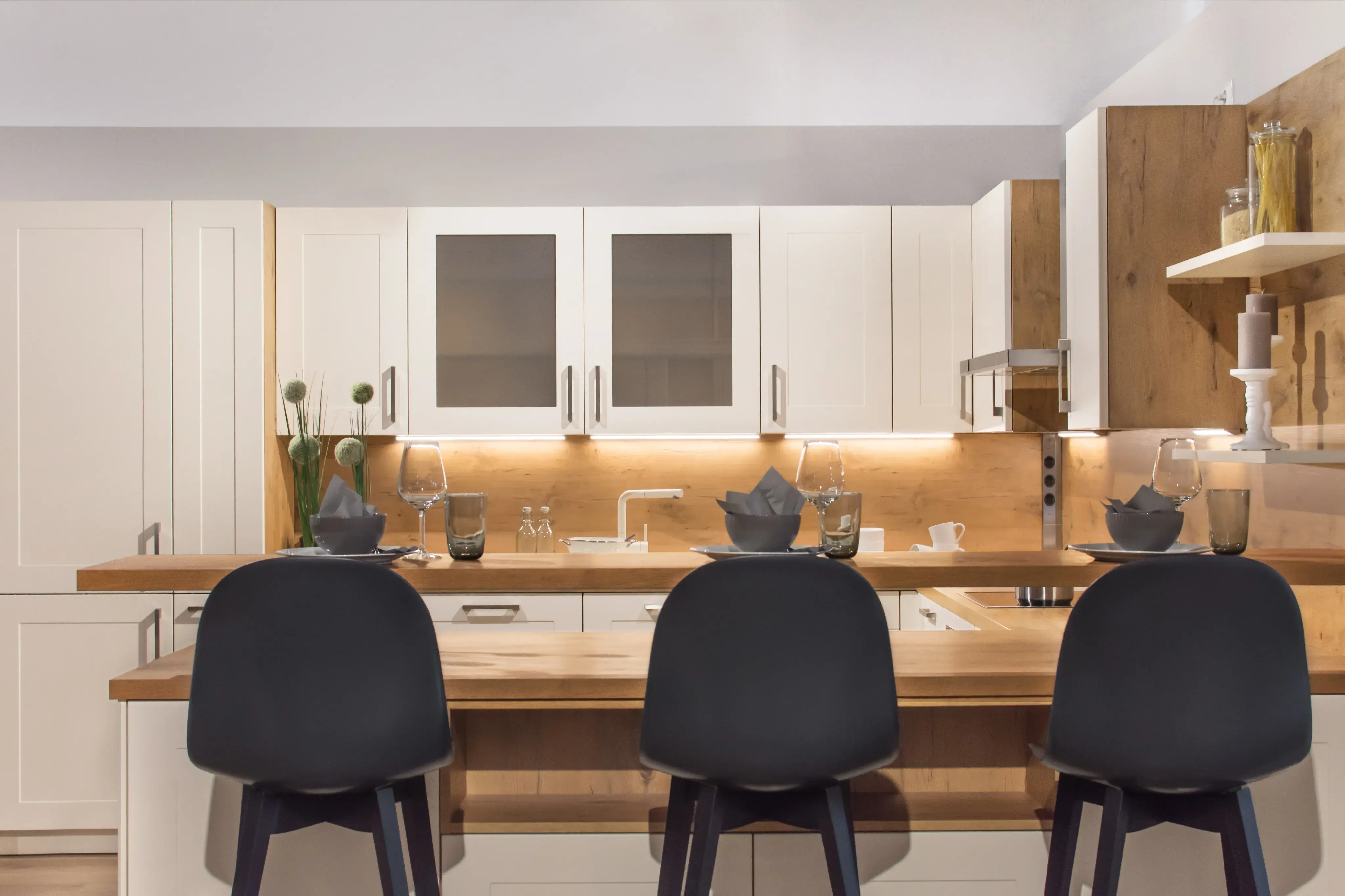 Rotpunkt Küchen,  Front: Mikron LX  Farbe: Magnolia