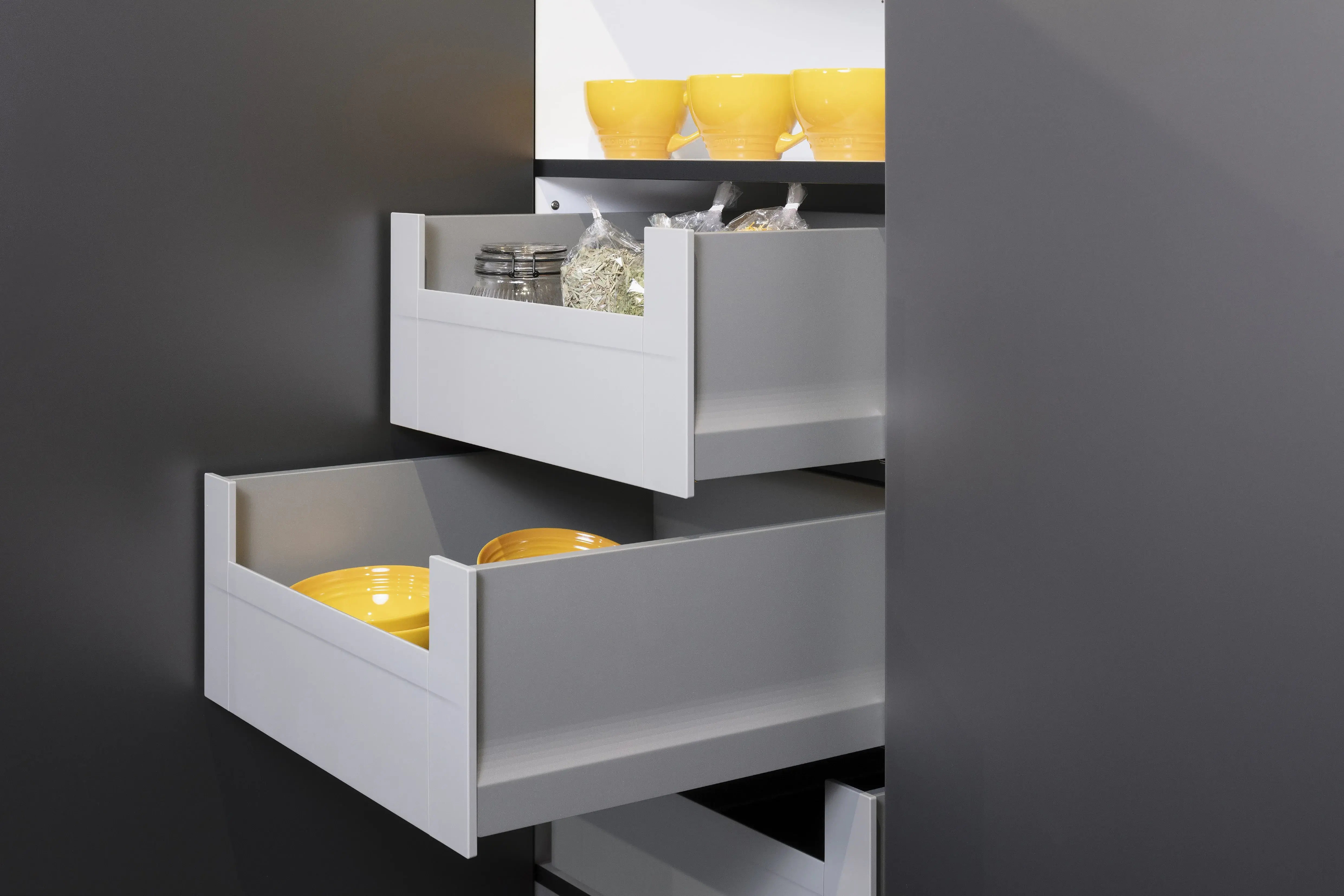 HÄCKER Küche Sandgrau metallic Schubladen mit Griffmulde und Einsätzen