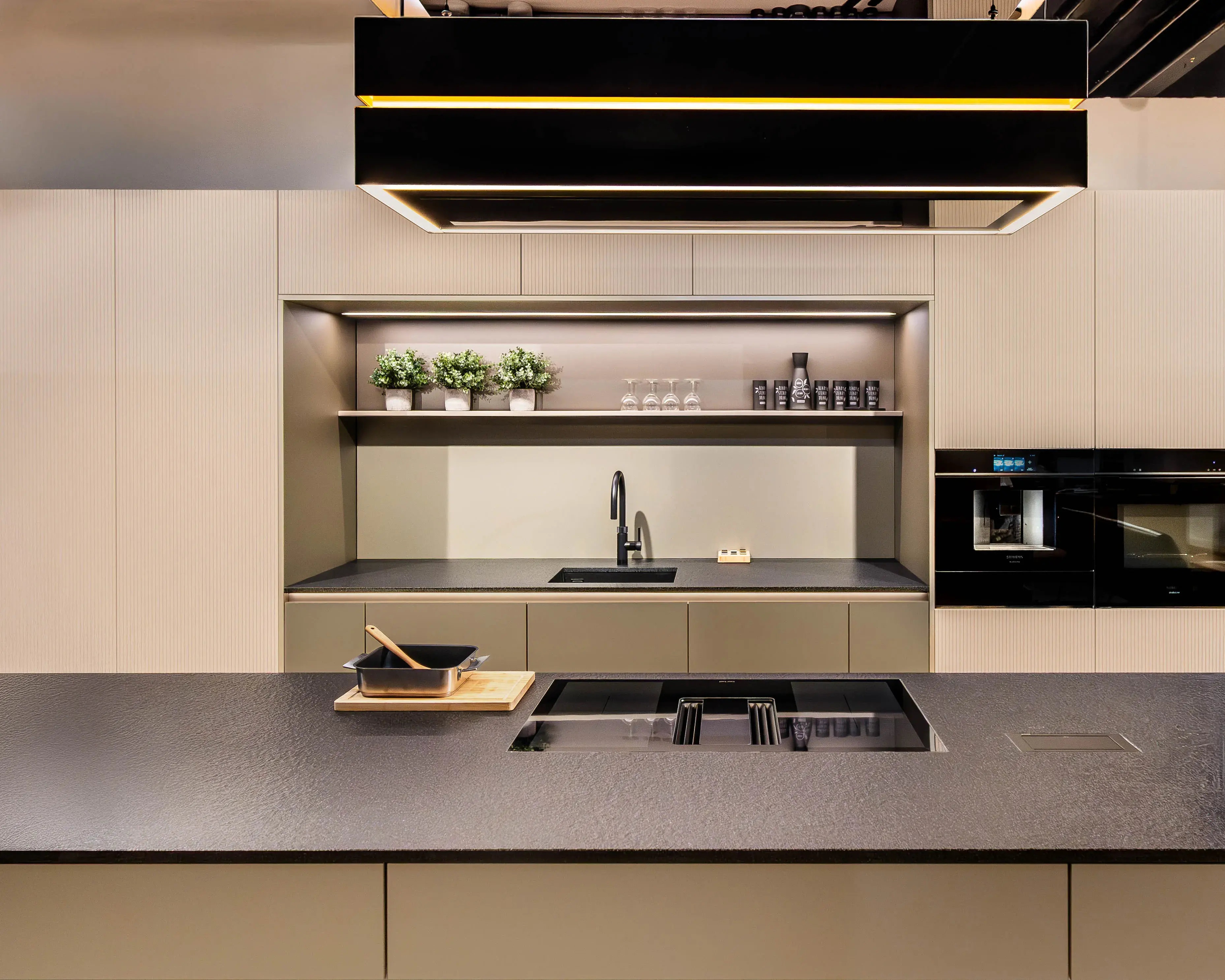 silberne Küchenzeile